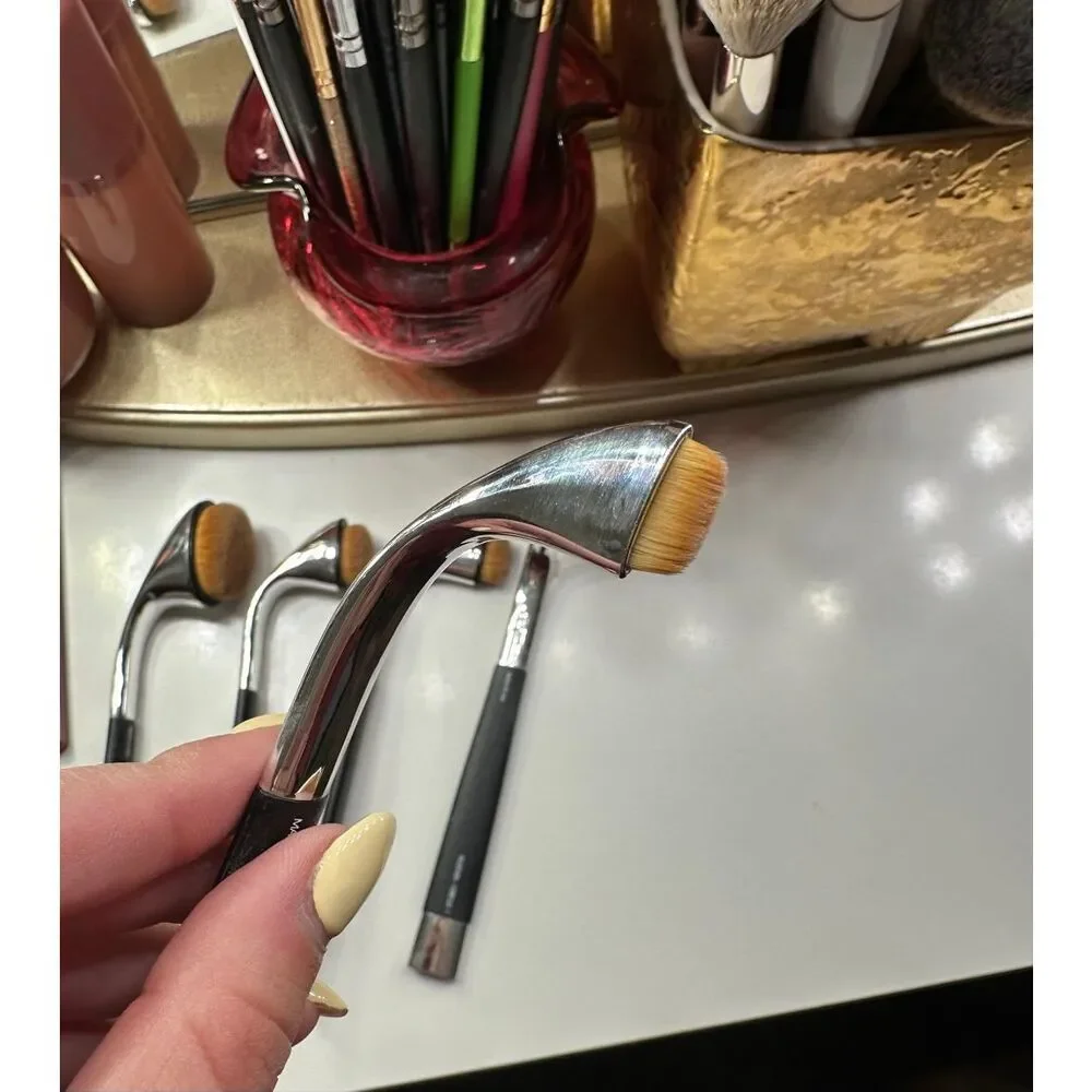Artis Fluenta 5-Piece Makeup Brush Set Oval & Linear Brushes EUC Authentic